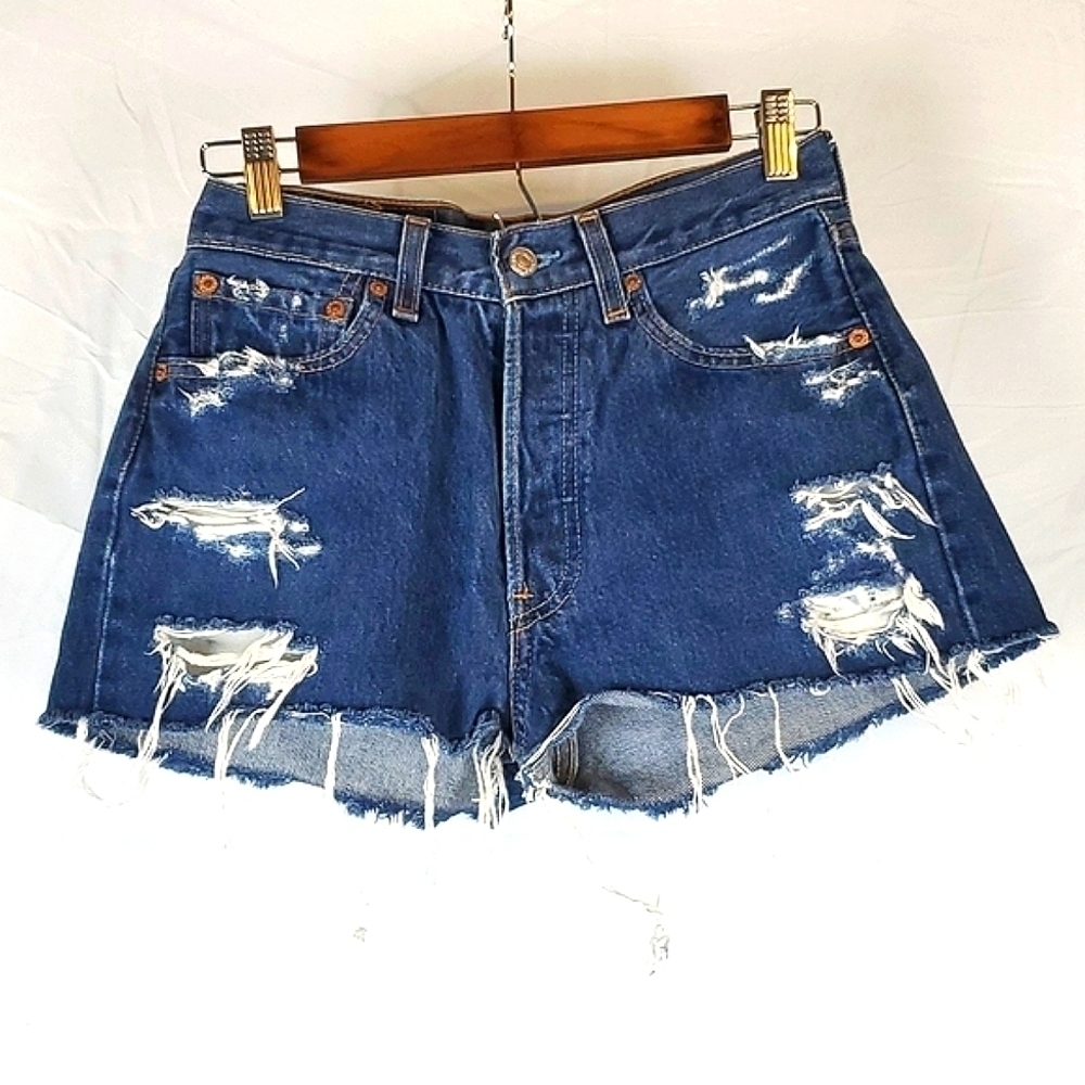 Vintage Levi's Distressed Shorts‎